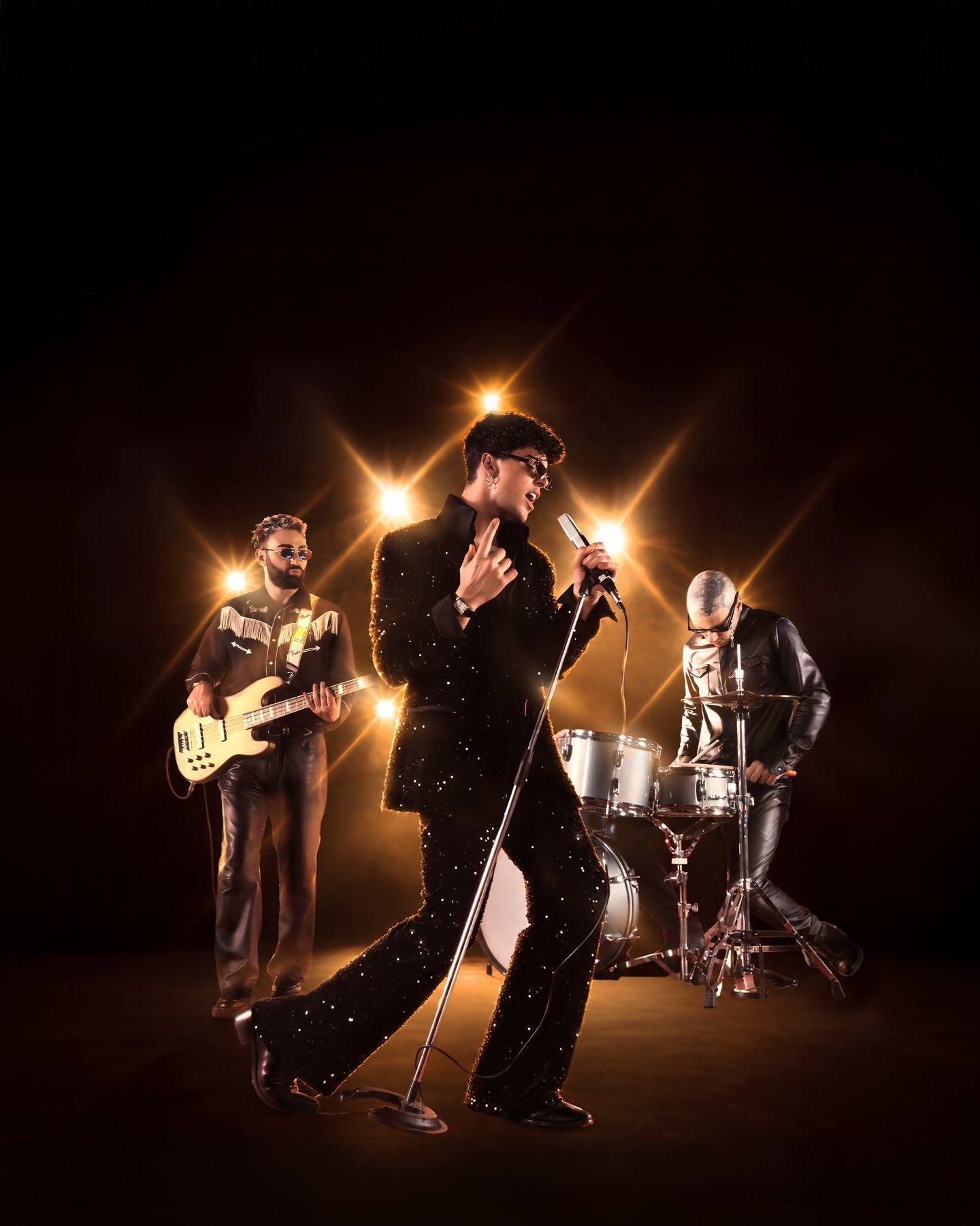 The Kolors on stage: Stash on the mic, Dario on bass, Alex on drums